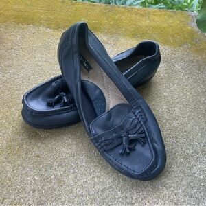 Women’s size 10 closed toed flats